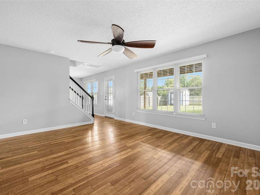 9535 Forest Path Drive, Charlotte, NC 28269.  MLS# CAR4388115, YatesRealty ID 30726. Great Room