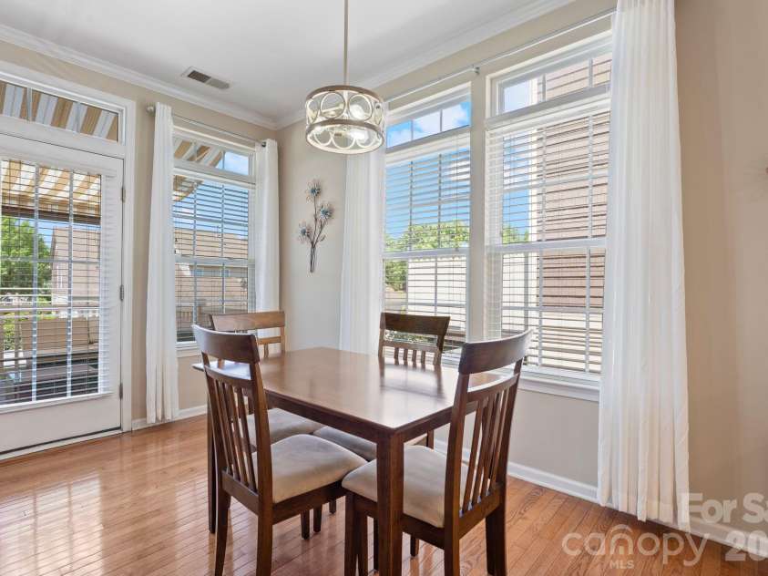 18533 The Commons Boulevard, Cornelius, NC 28031.  MLS# CAR4374906, YatesRealty ID 30727. Breakfast Area