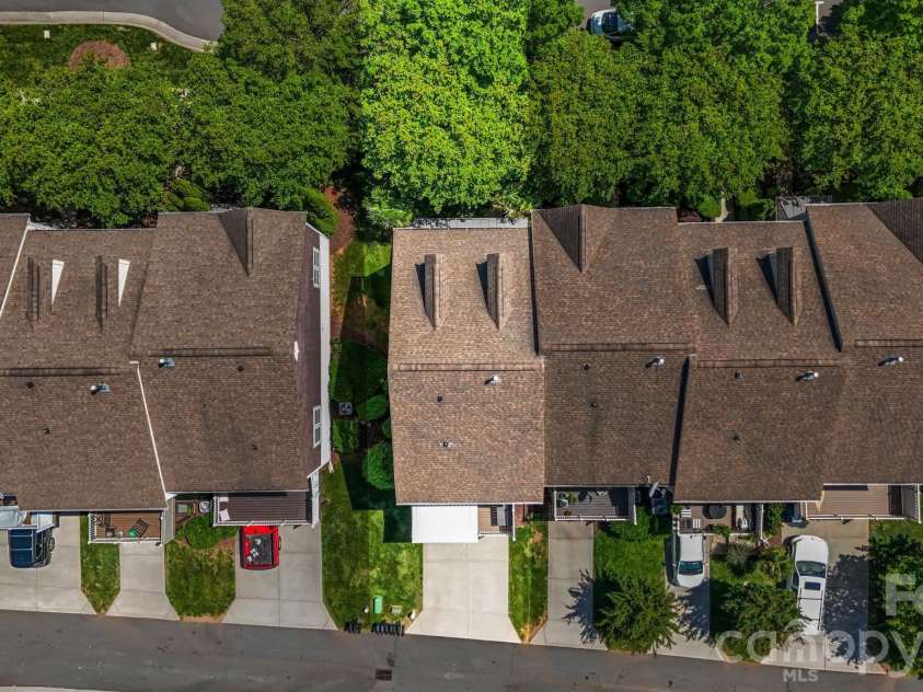 18533 The Commons Boulevard, Cornelius, NC 28031.  MLS# CAR4374906, YatesRealty ID 30727. End Unit Townhome