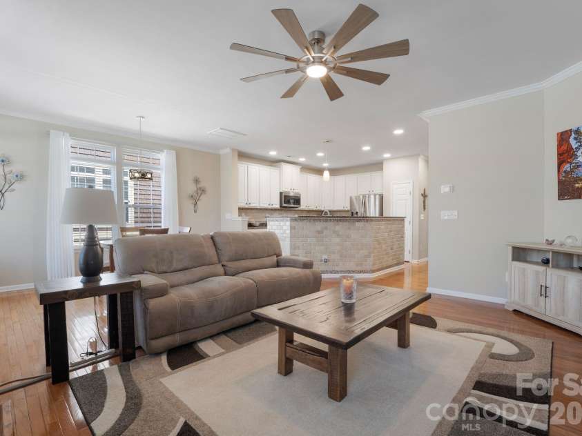 18533 The Commons Boulevard, Cornelius, NC 28031.  MLS# CAR4374906, YatesRealty ID 30727. Great Room