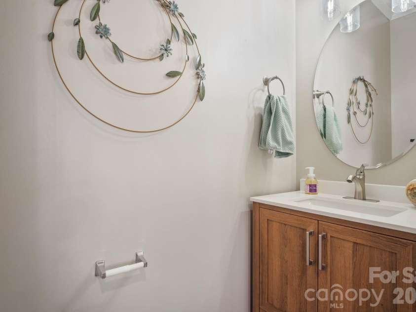 18533 The Commons Boulevard, Cornelius, NC 28031.  MLS# CAR4374906, YatesRealty ID 30727. Half Bath