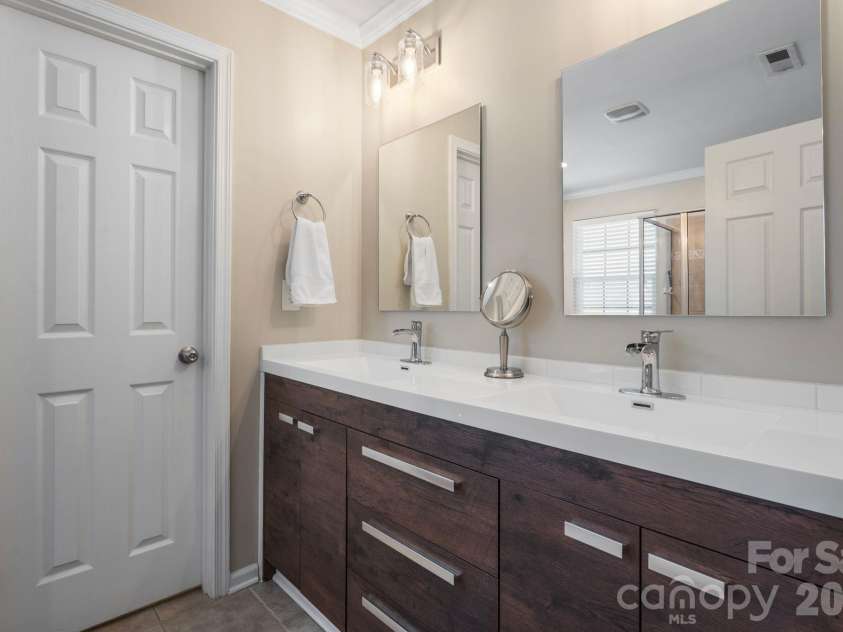 18533 The Commons Boulevard, Cornelius, NC 28031.  MLS# CAR4374906, YatesRealty ID 30727. Primary Bathroom