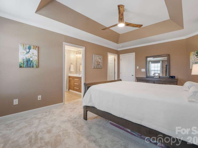 18533 The Commons Boulevard, Cornelius, NC 28031.  MLS# CAR4374906, YatesRealty ID 30727. Primary Suite