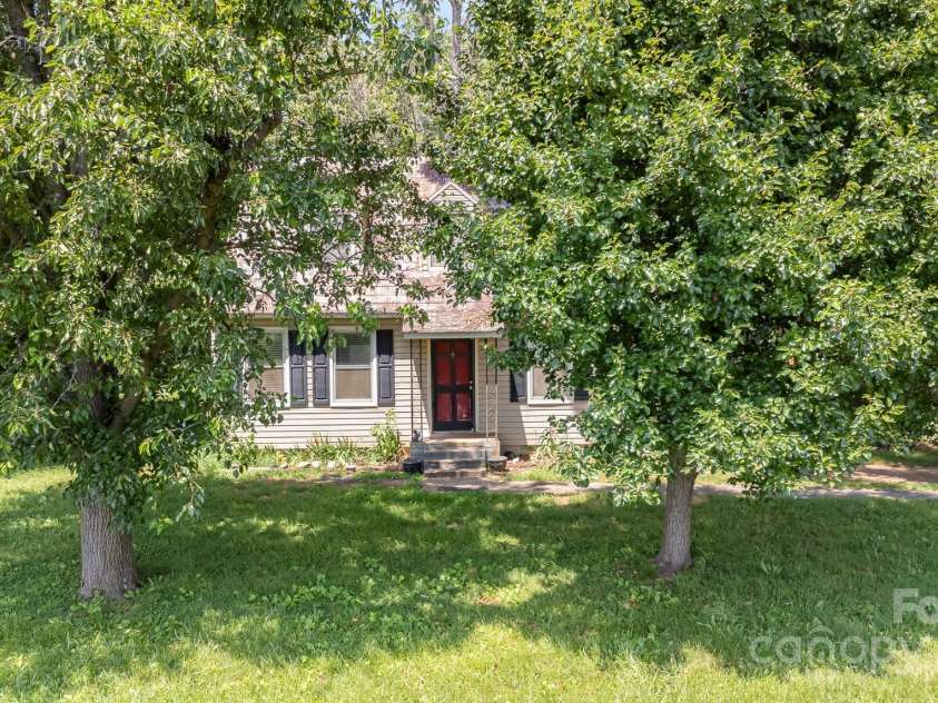 3891 Wilkesboro Highway, Statesville, NC 28625.  MLS# CAR4272069, YatesRealty ID 30727. 