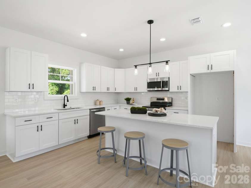 2802 Willow Street, Charlotte, NC 28208.  MLS# CAR4391010, YatesRealty ID 30728. 