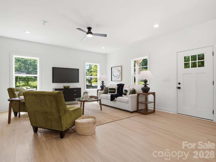 2802 Willow Street, Charlotte, NC 28208.  MLS# CAR4391010, YatesRealty ID 30728. 