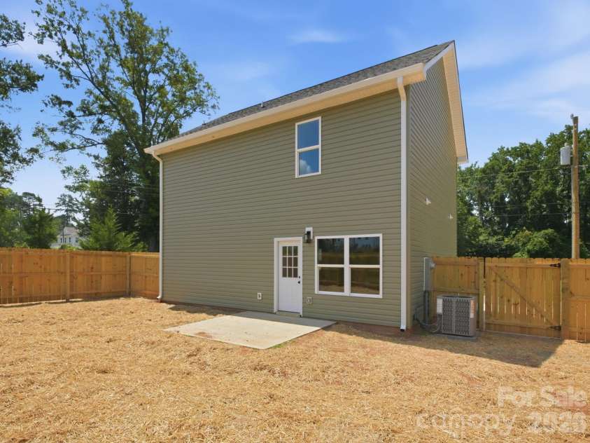 2802 Willow Street, Charlotte, NC 28208.  MLS# CAR4391010, YatesRealty ID 30728. 