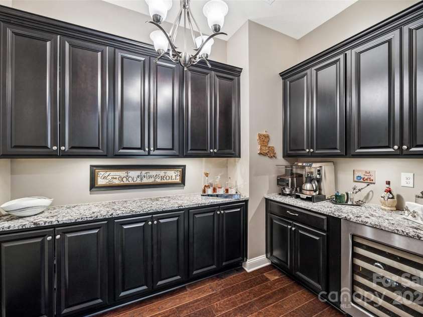 16547 Bastille Drive, Charlotte, NC 28278.  MLS# CAR4271033, YatesRealty ID 30729. 