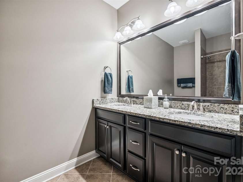 16547 Bastille Drive, Charlotte, NC 28278.  MLS# CAR4271033, YatesRealty ID 30729. 