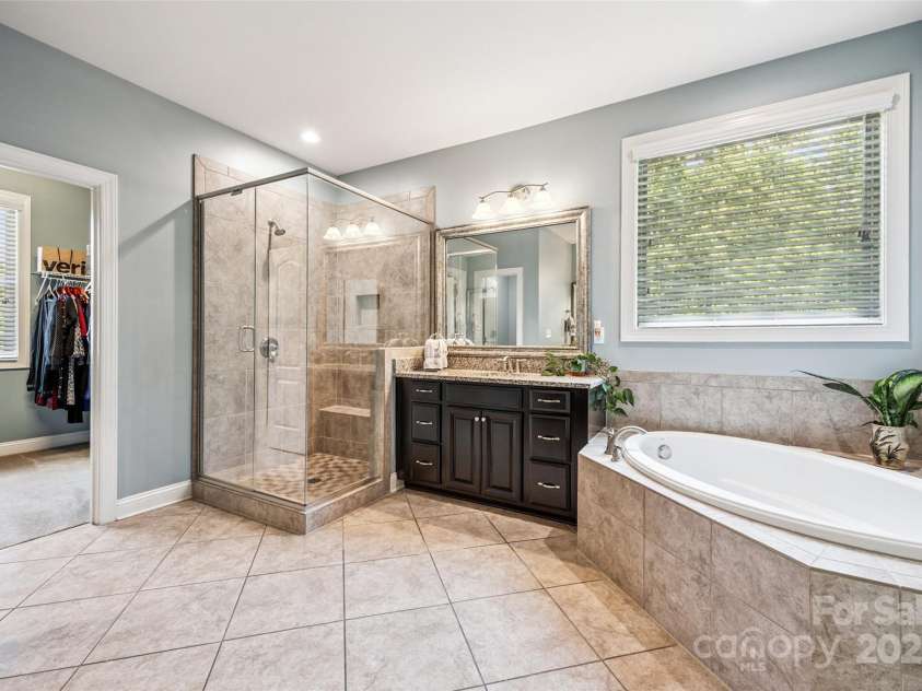 16547 Bastille Drive, Charlotte, NC 28278.  MLS# CAR4271033, YatesRealty ID 30729. 