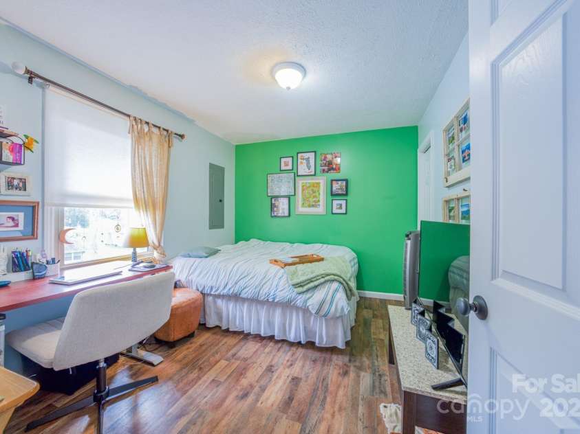 91 Congress Street, Asheville, NC 28801.  MLS# CAR4228478, YatesRealty ID 3073. 