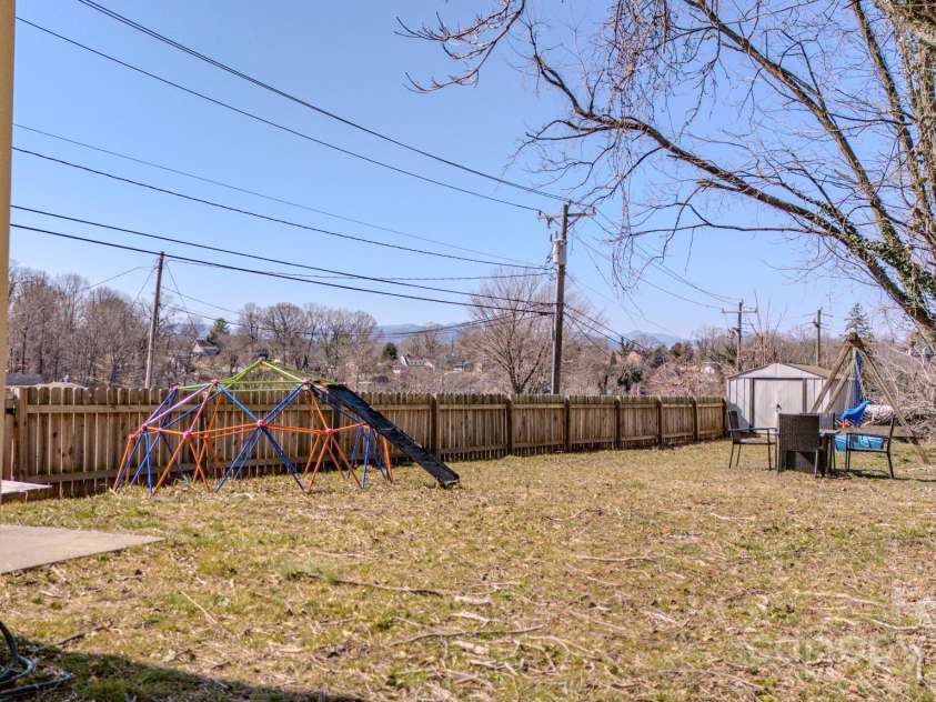91 Congress Street, Asheville, NC 28801.  MLS# CAR4228478, YatesRealty ID 3073. 
