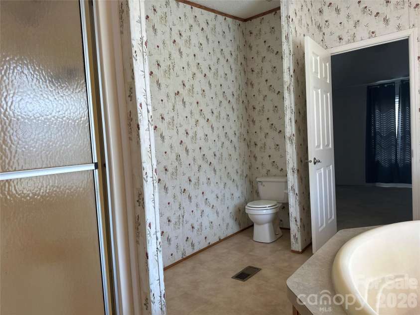 2567 Peeler Road, Vale, NC 28168.  MLS# CAR4389141, YatesRealty ID 30730. En-suite bath