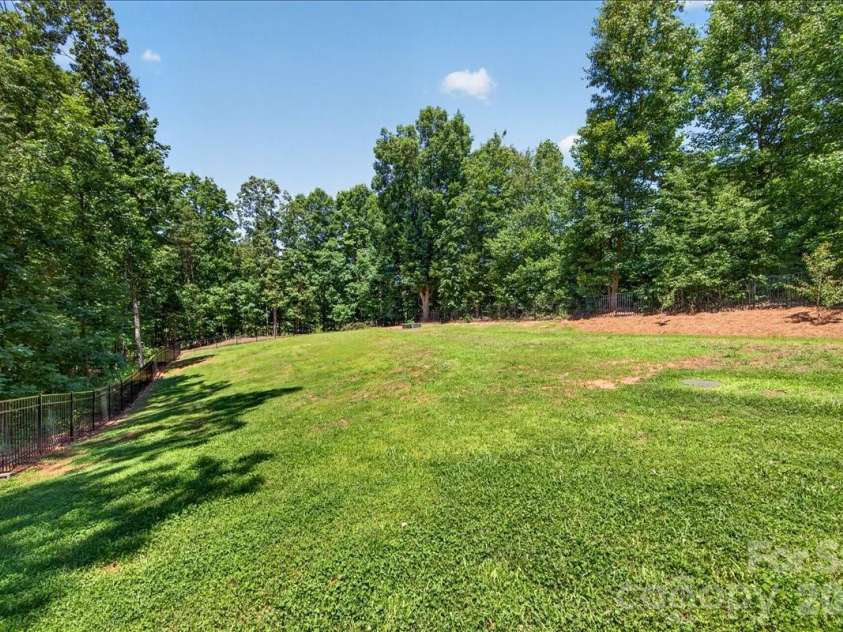 104 Broad Birch Drive, Davidson, NC 28036.  MLS# CAR4388325, YatesRealty ID 30731. Fenced backyard