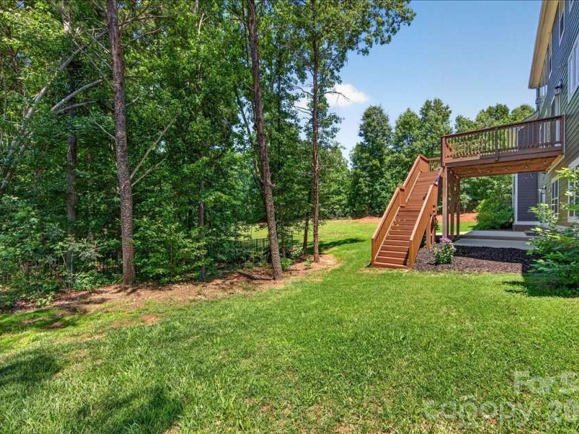 104 Broad Birch Drive, Davidson, NC 28036.  MLS# CAR4388325, YatesRealty ID 30731. Side angle of backyard