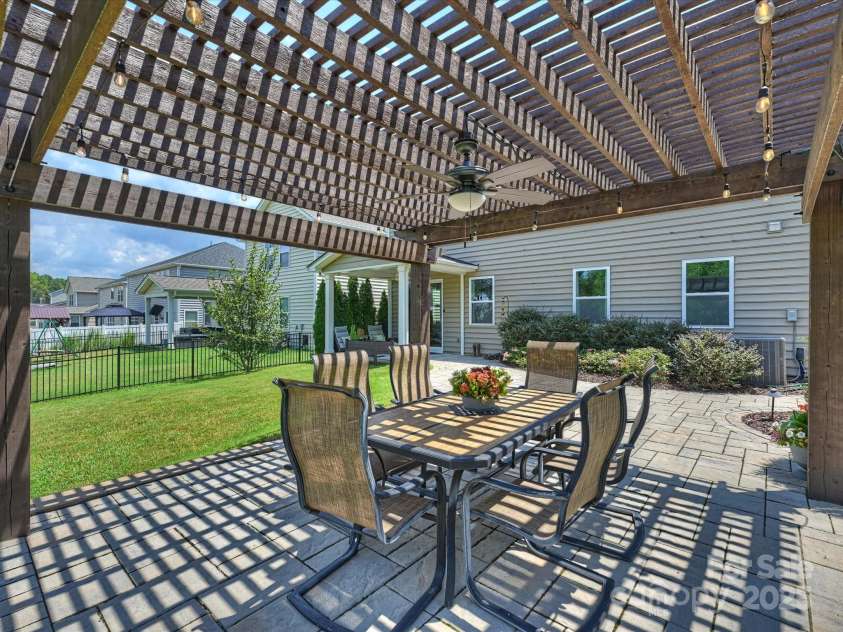 19214 Hawk Haven Lane, Charlotte, NC 28278.  MLS# CAR4275631, YatesRealty ID 30733. 