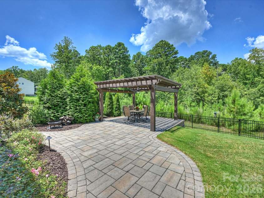 19214 Hawk Haven Lane, Charlotte, NC 28278.  MLS# CAR4338112, YatesRealty ID 30733. 