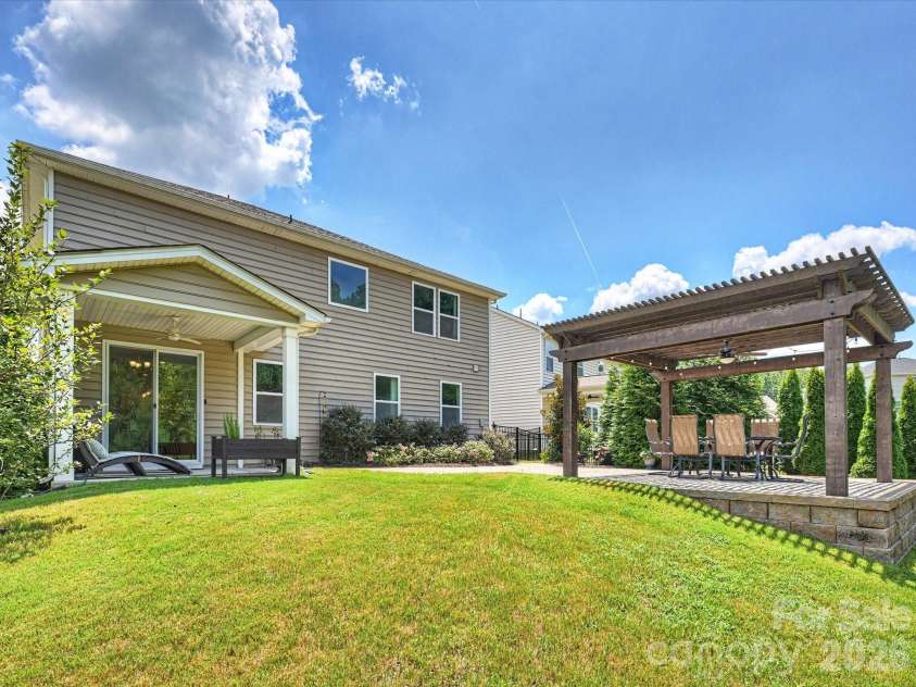 19214 Hawk Haven Lane, Charlotte, NC 28278.  MLS# CAR4338112, YatesRealty ID 30733. 