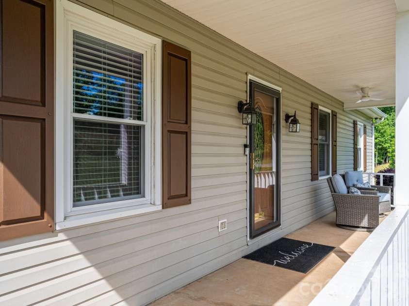 6097 Tuckborough Road, Hickory, NC 28602.  MLS# CAR4381706, YatesRealty ID 30734. 