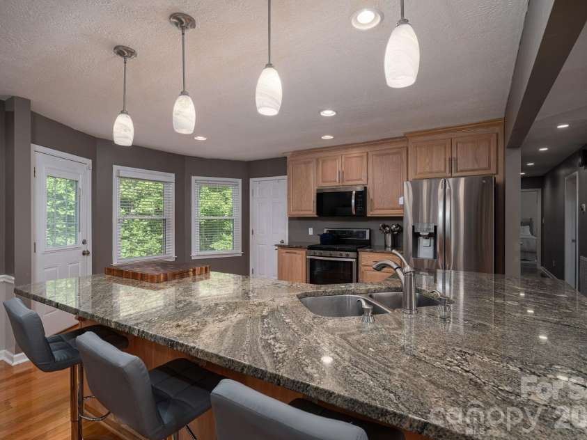 6097 Tuckborough Road, Hickory, NC 28602.  MLS# CAR4381706, YatesRealty ID 30734. 