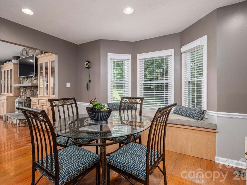 6097 Tuckborough Road, Hickory, NC 28602.  MLS# CAR4381706, YatesRealty ID 30734. 