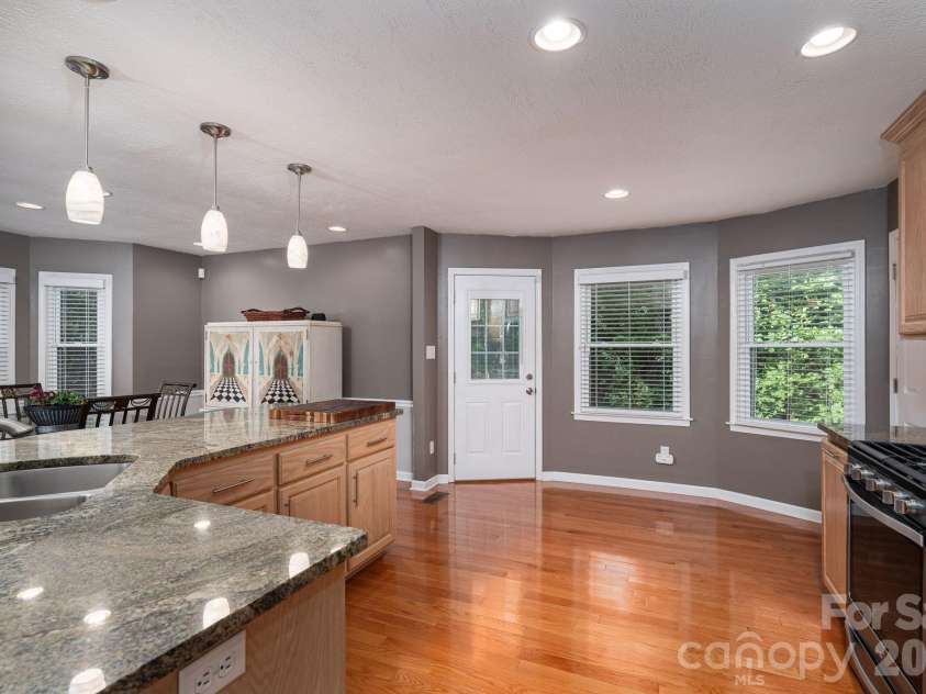 6097 Tuckborough Road, Hickory, NC 28602.  MLS# CAR4381706, YatesRealty ID 30734. 