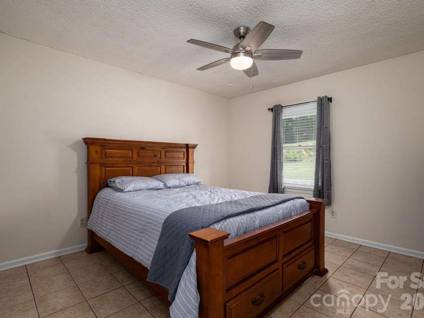 6097 Tuckborough Road, Hickory, NC 28602.  MLS# CAR4381706, YatesRealty ID 30734. 