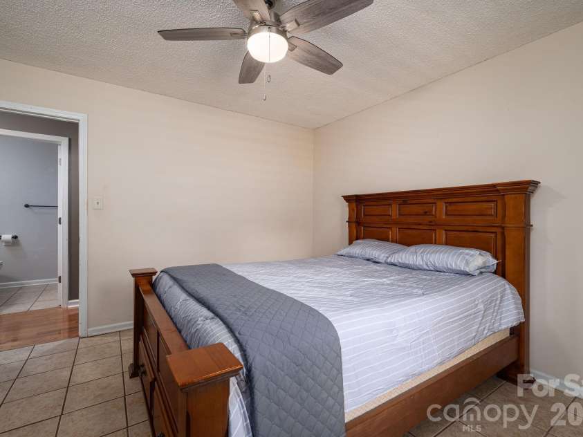 6097 Tuckborough Road, Hickory, NC 28602.  MLS# CAR4381706, YatesRealty ID 30734. 