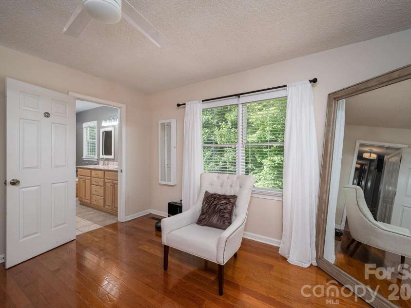 6097 Tuckborough Road, Hickory, NC 28602.  MLS# CAR4381706, YatesRealty ID 30734. 