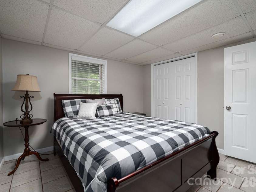 6097 Tuckborough Road, Hickory, NC 28602.  MLS# CAR4381706, YatesRealty ID 30734. 