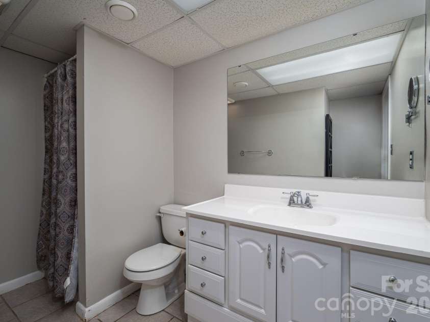 6097 Tuckborough Road, Hickory, NC 28602.  MLS# CAR4381706, YatesRealty ID 30734. 