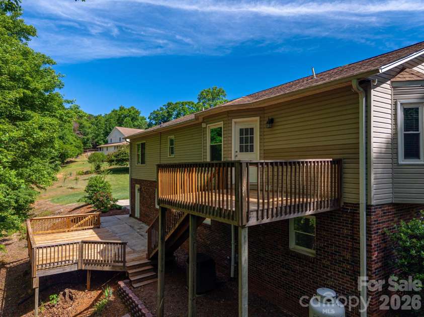 6097 Tuckborough Road, Hickory, NC 28602.  MLS# CAR4381706, YatesRealty ID 30734. 