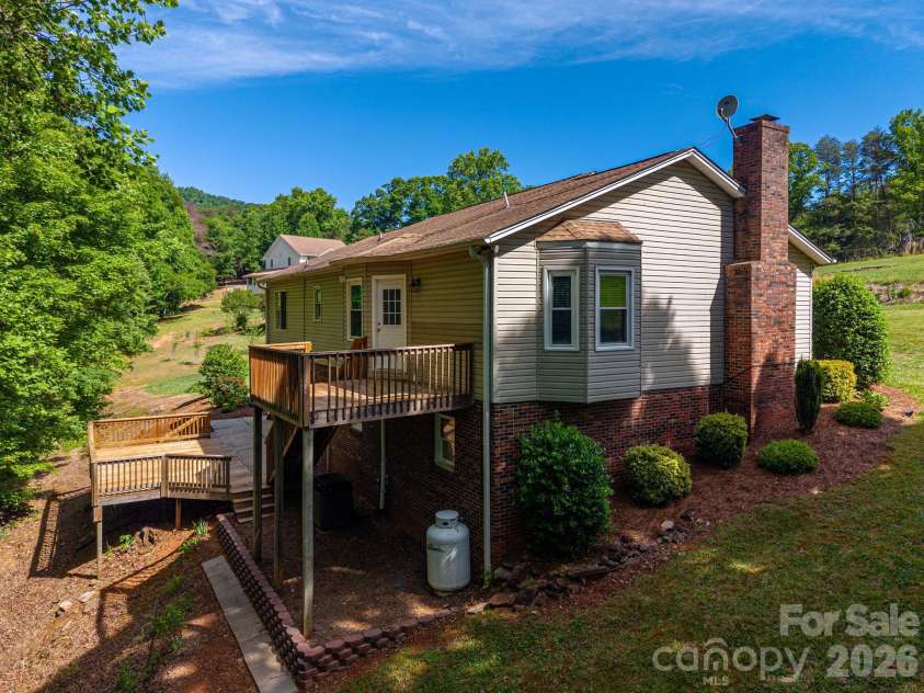 6097 Tuckborough Road, Hickory, NC 28602.  MLS# CAR4381706, YatesRealty ID 30734. 