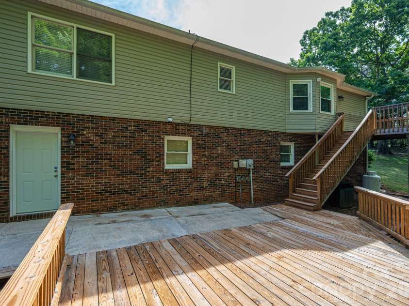 6097 Tuckborough Road, Hickory, NC 28602.  MLS# CAR4381706, YatesRealty ID 30734. 