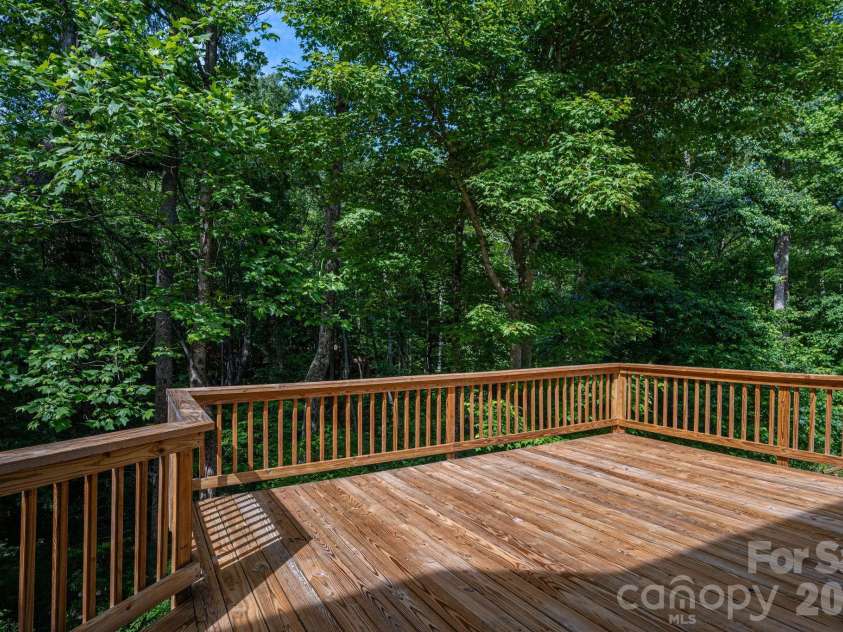 6097 Tuckborough Road, Hickory, NC 28602.  MLS# CAR4381706, YatesRealty ID 30734. 