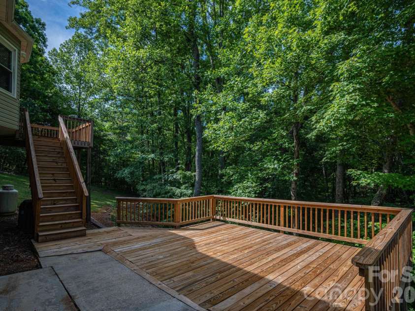 6097 Tuckborough Road, Hickory, NC 28602.  MLS# CAR4381706, YatesRealty ID 30734. 