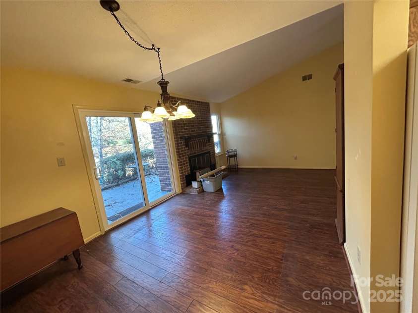 1034 Sardis Cove Drive, Charlotte, NC 28270.  MLS# CAR4288029, YatesRealty ID 30735. Living room.
