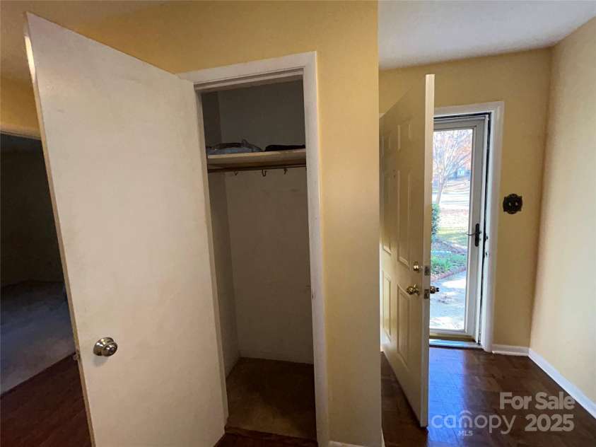 1034 Sardis Cove Drive, Charlotte, NC 28270.  MLS# CAR4288029, YatesRealty ID 30735. View of foyer main entrance from as seen from LR.