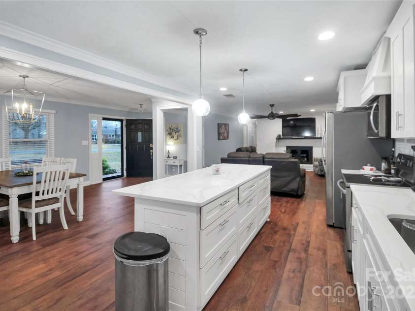 812 Hill Street, Shelby, NC 28152.  MLS# CAR4327856, YatesRealty ID 30735. 