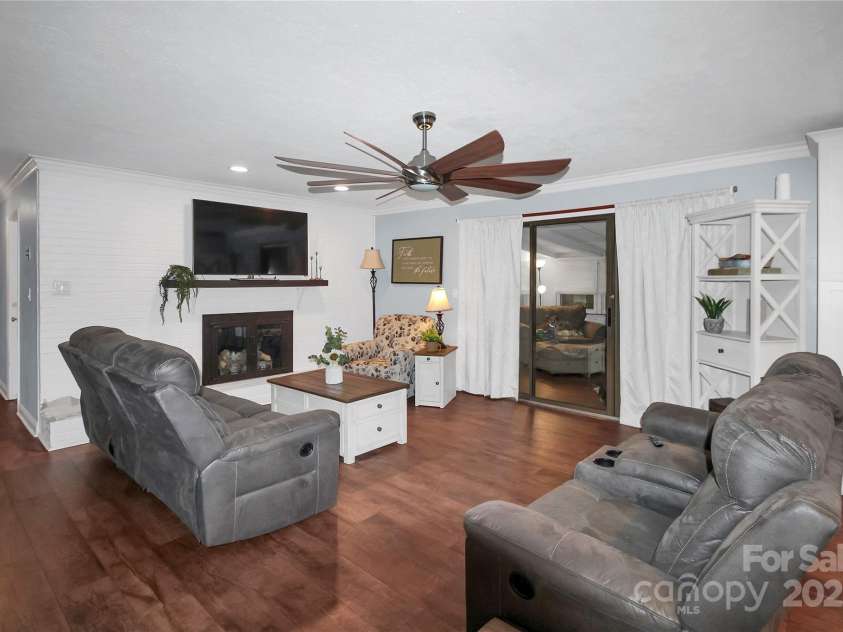 812 Hill Street, Shelby, NC 28152.  MLS# CAR4327856, YatesRealty ID 30735. 
