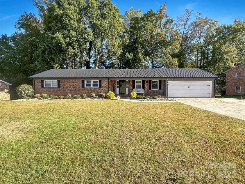 812 Hill Street, Shelby, NC 28152.  MLS# CAR4327856, YatesRealty ID 30735. 