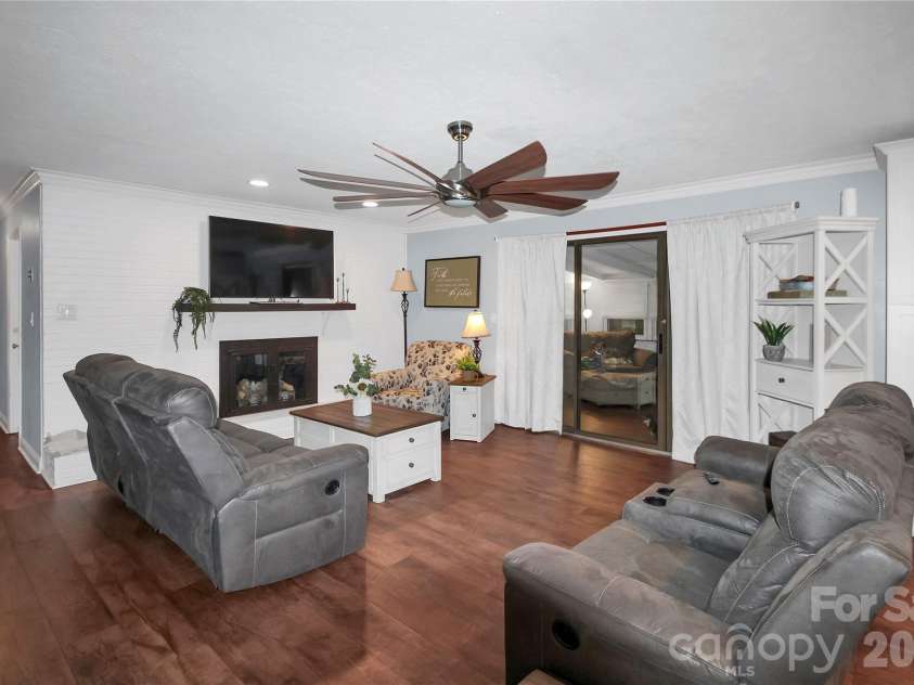 812 Hill Street, Shelby, NC 28152.  MLS# CAR4327856, YatesRealty ID 30735. 
