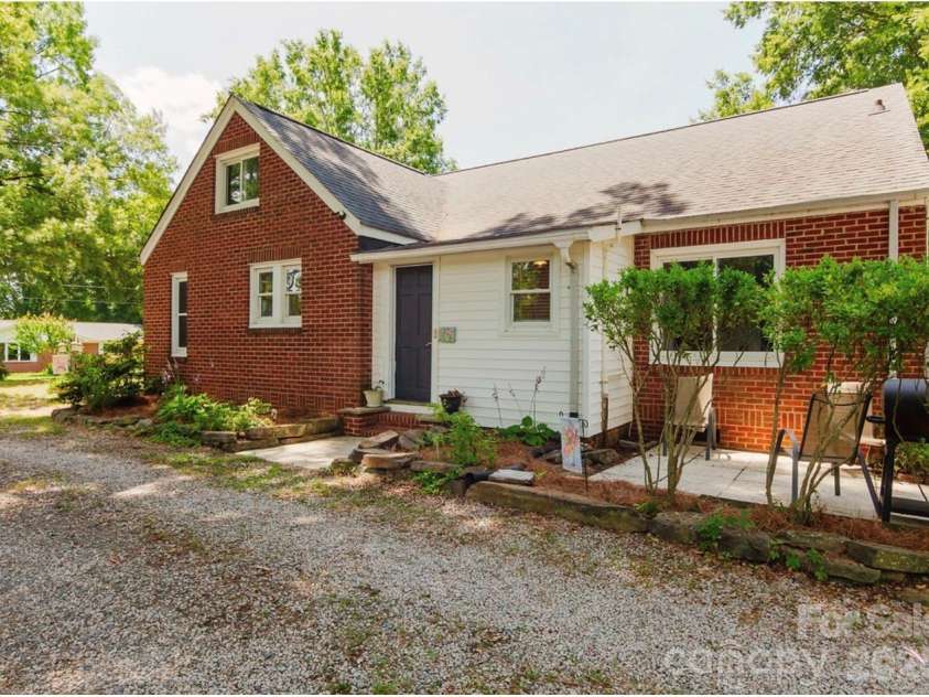 307 2nd Street, Oakboro, NC 28129.  MLS# CAR4393015, YatesRealty ID 30736. 