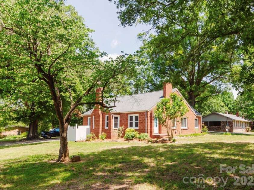307 2nd Street, Oakboro, NC 28129.  MLS# CAR4393015, YatesRealty ID 30736. 