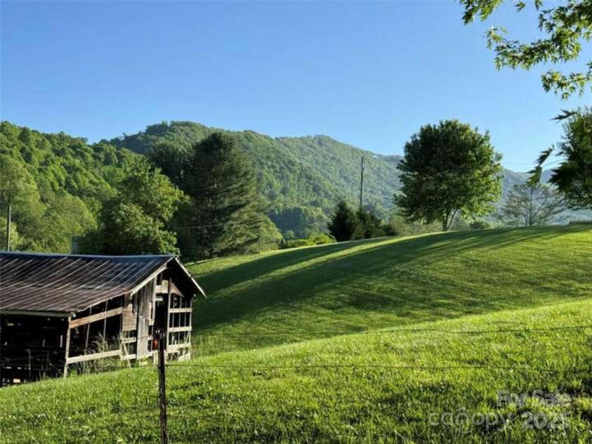 340 Mauney Cove Road, Waynesville, NC 28786.  MLS# CAR4282662, YatesRealty ID 30737. 