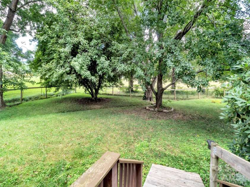 340 Mauney Cove Road, Waynesville, NC 28786.  MLS# CAR4329954, YatesRealty ID 30737. 