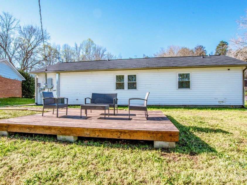 269 Mountview Drive, Mocksville, NC 27028.  MLS# CAR4359673, YatesRealty ID 30738. 