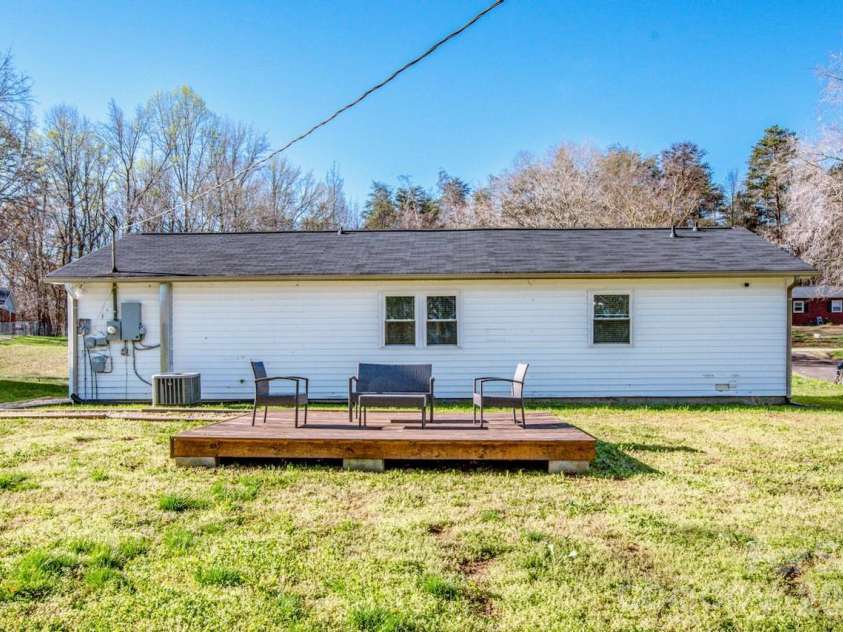 269 Mountview Drive, Mocksville, NC 27028.  MLS# CAR4359673, YatesRealty ID 30738. 