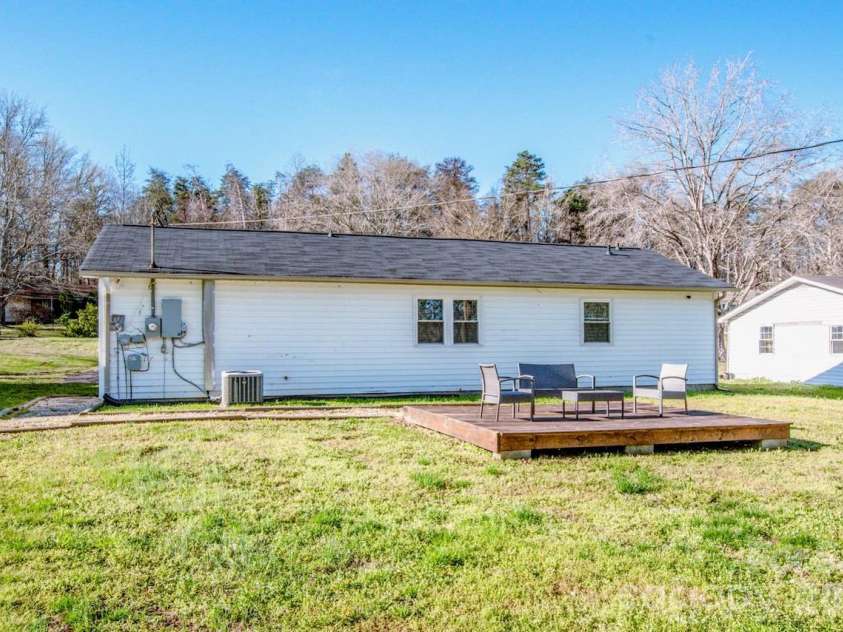 269 Mountview Drive, Mocksville, NC 27028.  MLS# CAR4359673, YatesRealty ID 30738. 