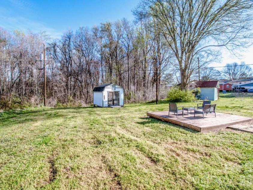 269 Mountview Drive, Mocksville, NC 27028.  MLS# CAR4359673, YatesRealty ID 30738. 